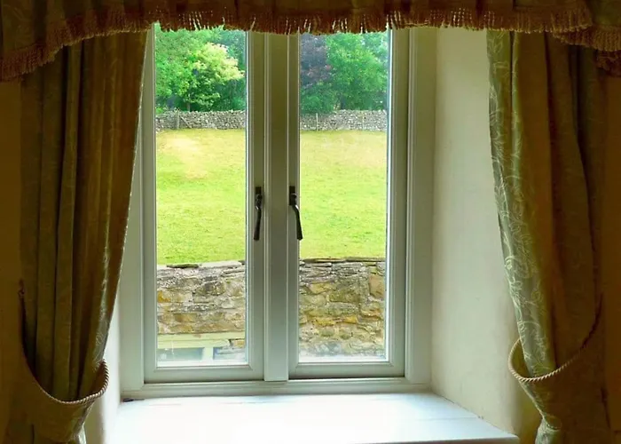 Snowdrop Nyaraló Thornton Steward